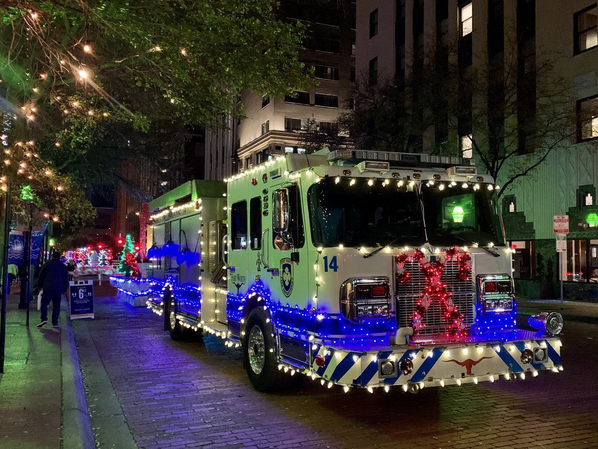 Join us tonight for the final night of the Downtown Showcase of Floats! ✨ Select floats from our broadcast will be displayed along Main Street between 4th to 8th streets from 6-8pm. See you then! bit.ly/2V6LI3P