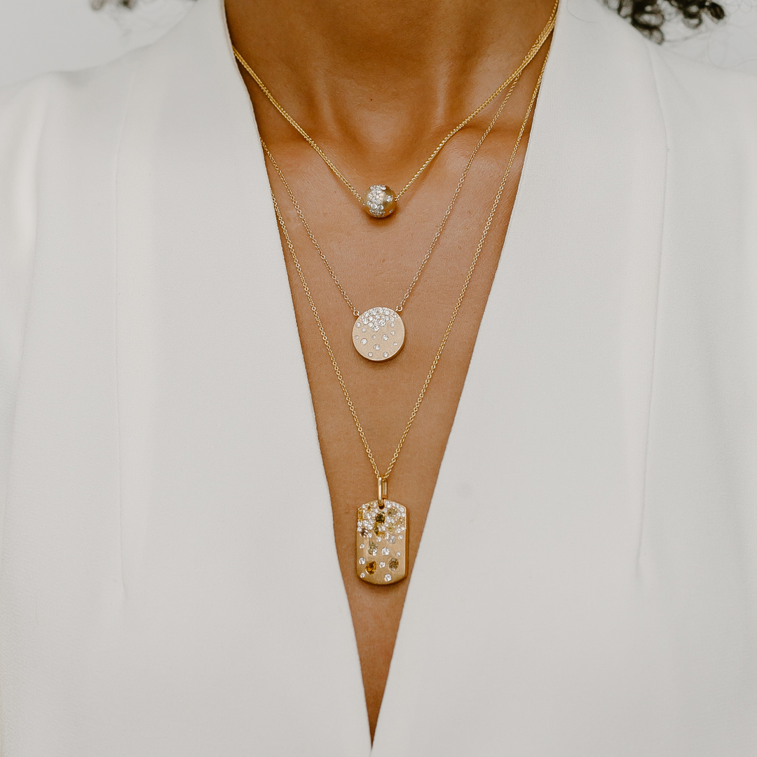 elizapage's tweet photo. A galaxy of diamonds. πNecklaces featuring flush-set diamonds and a beautiful satin finish.
.
#galaxyrings #diamondnecklaces #goldanddiamonds #scatterediamonds #weddingjewelry #diamondgifts #bridaljewelry #dreamdiamonds #diamondgalaxy #diamondsshine #austindesign #austintexas https://t.co/awmzwIRwTc