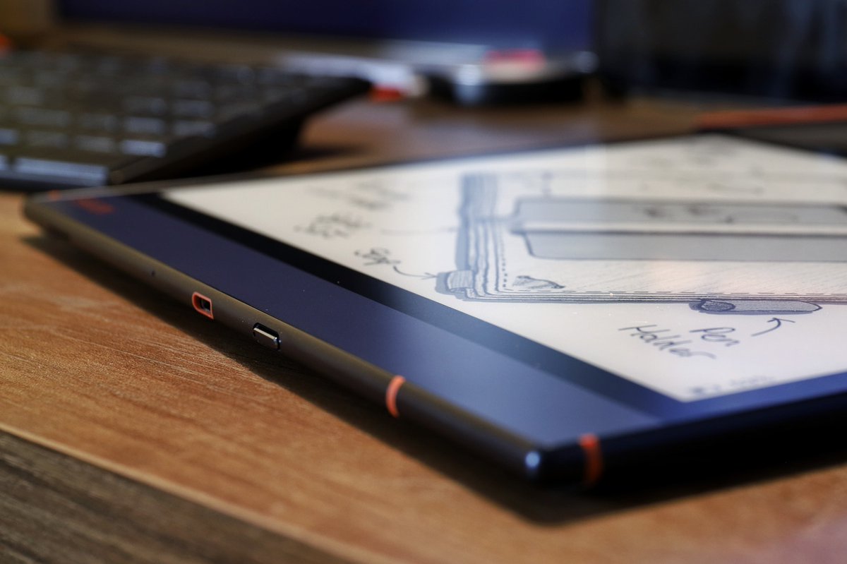 OnyxBoox's tweet image. With 5 layers, 5 brushes, and 8 colors, #NoteAir is a great tool to design and draw anything that you want or like. Check out the beautiful design of the #NoteAir case by BOOX user Matt.

Thank you for sharing. Photos credit to Matt. 

 #ePaperTablet #EinkTablet #AndroidTablet