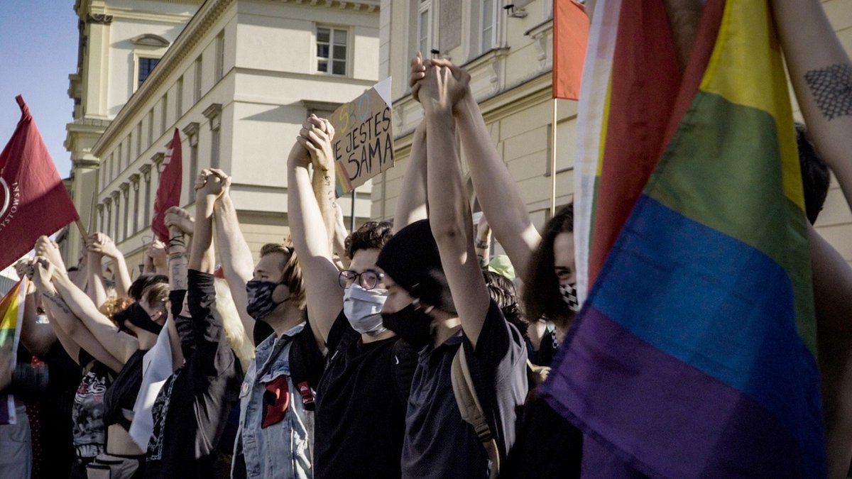 ARTEpl's tweet photo. Polska, Niemcy, Francja: Młode pokolenie bije na alarm ✊https://t.co/dSQjKTWUuu
#Polska #TimeToQuestion https://t.co/pdhs7BiZ7s