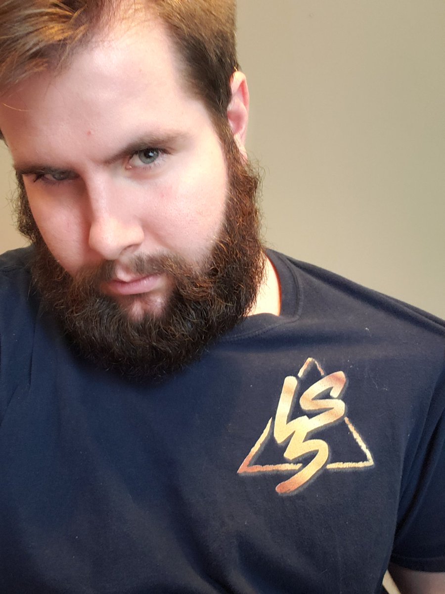 SlingShawty's tweet photo. @LeakySquad I love my shirt I wear it all the freaking time🙏🏻 https://t.co/9DpRbbSNZk