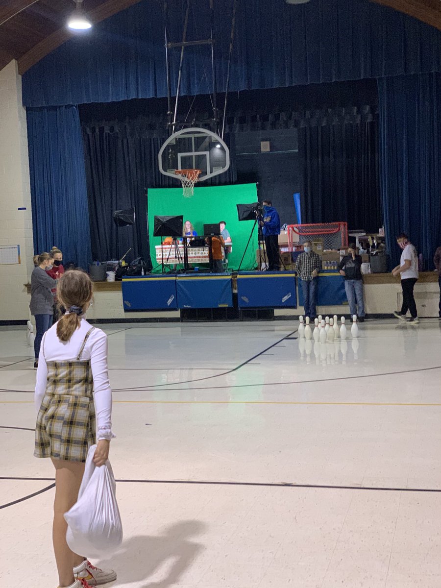 Dave_Elms_'s tweet photo. EBMS students and staff are AWESOME!! We carried on the annual Turkey Bowl tradition, bringing in over 750 canned food items. https://t.co/wbMw1f9Pk1