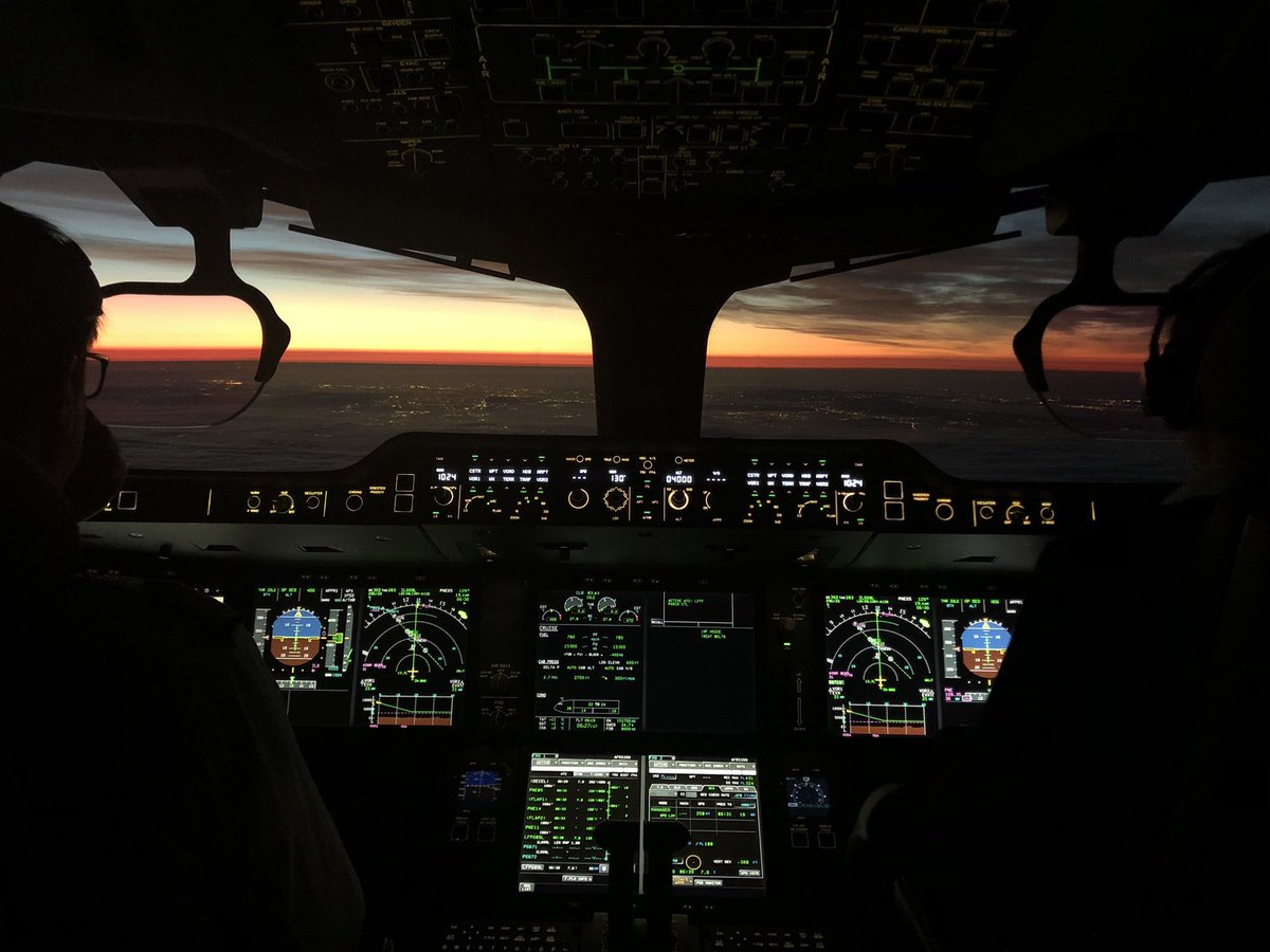 jb_359_Xwb's tweet photo. Même nos #A350 et nos @pilotes_af sont prêts pour des vols tout #cargo #Vaccin @CaptainLacroute @AnneRigail @Djebbari_JB @philippe356 @HugoPossamai @JeanFernandezAF #greenpilot #avgeeks #AirFrance 📷 @TotalAviation #instagram #Toronto @TorontoPearson https://t.co/SJdVoLKvNv