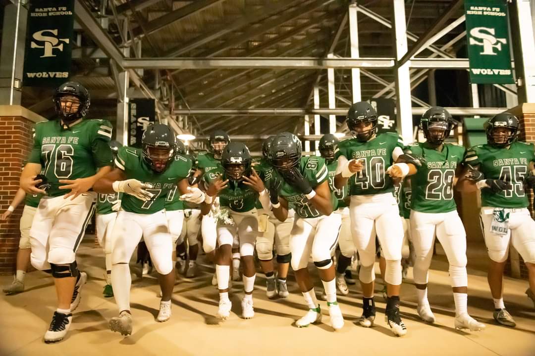 SFTDClub's tweet photo. @SFHSWolfpack 
Saturday is GAME DAY!  For the first time in 5 years, the SF Wolves are in the state semifinals!  Our Wolves will travel to Owasso to take on Tulsa Union.

Game time is 7:00 pm.

LET'S GO WOLVES!  BEAT UNION! https://t.co/rb4EB1YPCw