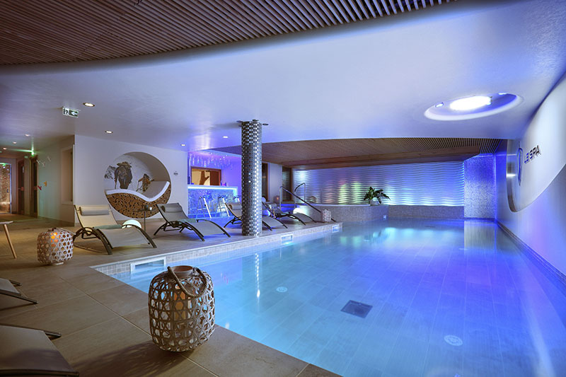 EProximite's tweet photo. Refuge de luxe sur le toit de l’Europe, @hotelpashmina est un lieu de partage qui vous invite à vivre le luxe autrement. Une expérience haute en couleurs à vivre pleinement le temps d’un séminaire ! Visage envoyant un baiser

Flèche vers la droite https://t.co/im1yRh39nW https://t.co/Cqp9xpDOoK