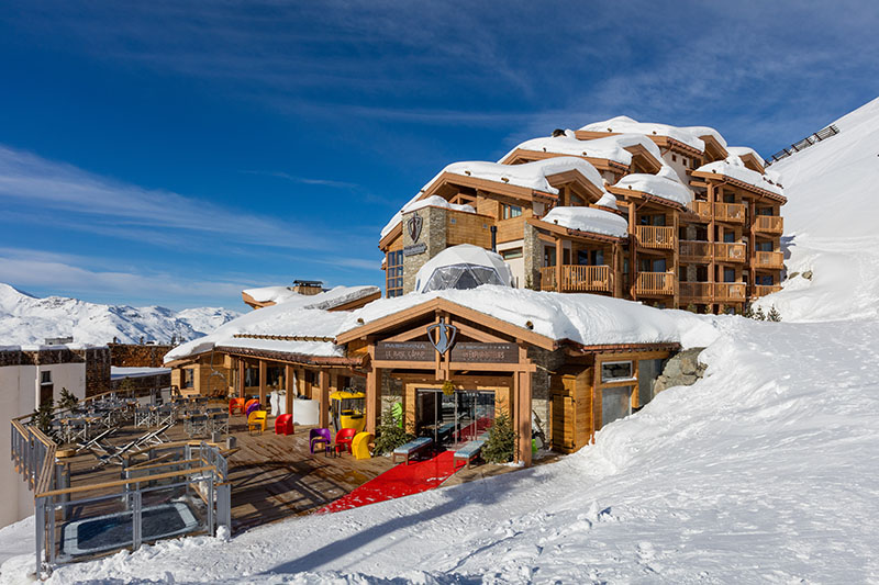 Refuge de luxe sur le toit de l’Europe, <a href="/hotelpashmina/">Hôtel Pashmina</a> est un lieu de partage qui vous invite à vivre le luxe autrement. Une expérience haute en couleurs à vivre pleinement le temps d’un séminaire ! Visage envoyant un baiser

Flèche vers la droite urlz.fr/ekOI