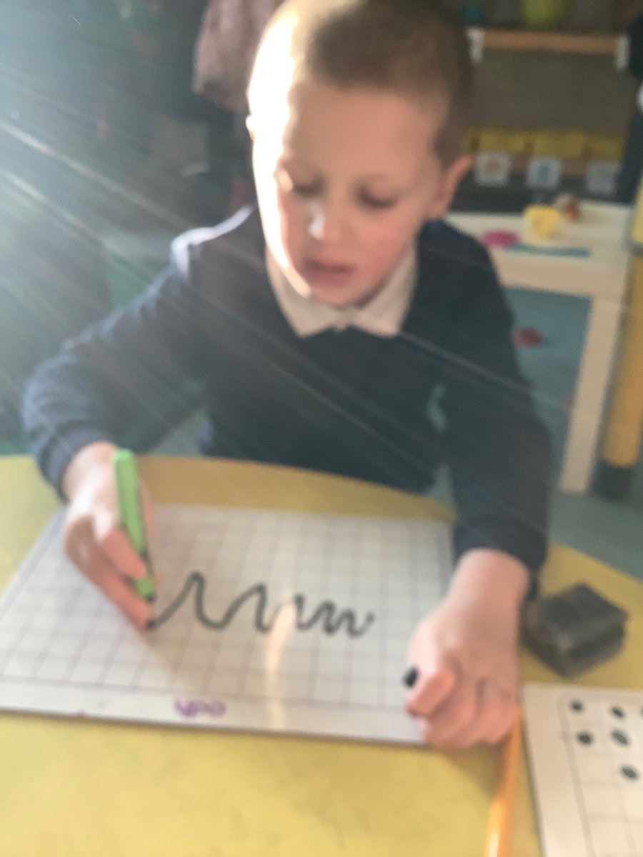 LaceyfieldsRec's tweet image. Today in Bains Class, we joined in with an online video about making patterns. The children enjoyed continuing this in the provision. Here are some spots and some bridges! 
@LaceyfieldsA 
#wherelittlemindsgrow #endlessoppertunities