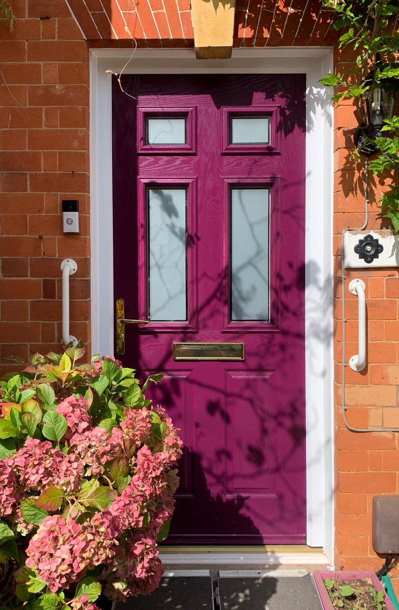 HubGlazing's tweet photo. Glazing Hub offers composite doors in a wide range of styles and colours for supply only for the trade or make use of our fitting team. Please contact us for further information or to obtain a quote. https://t.co/iP5wdLlTiT