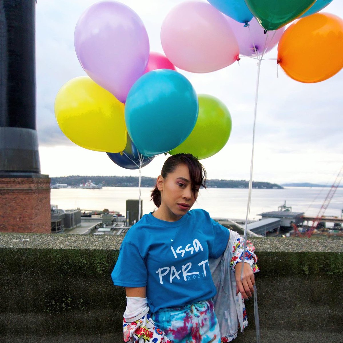 JziMuzic's tweet photo. celebrating life should be daily 🎈 💭!!
Let that soul live through you! 💕😌😇 #grateful
#issaPARTY tees in S-2XL $22 includes shipping. DM me to order! celebrating Lil wins 💙💙💙
#2021 #HappyHolidays #jzimuzic #blue #bluetee #outfitinspiration #outfitoftheday 💎 #seattle https://t.co/U4Odv6euYL