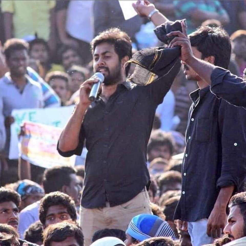 thie_psycho's tweet photo. BBTamil4
Who is right??
Aari or Bala
Like ❤️-Bala
Retweet 🔥- Aari
MY OPINION 😶
both are my favourite
#BalajiMurugaDoss #BBTamilSeason4 #Aari https://t.co/IGGGoWzf5a