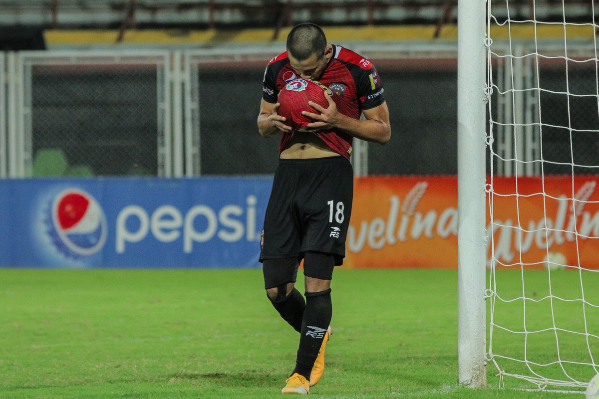 Caracas_FC's tweet photo. 🄰🄽🄳🄴🅁🅂🄾🄽 ⚽️❤️ https://t.co/iiDqnAD6Mm