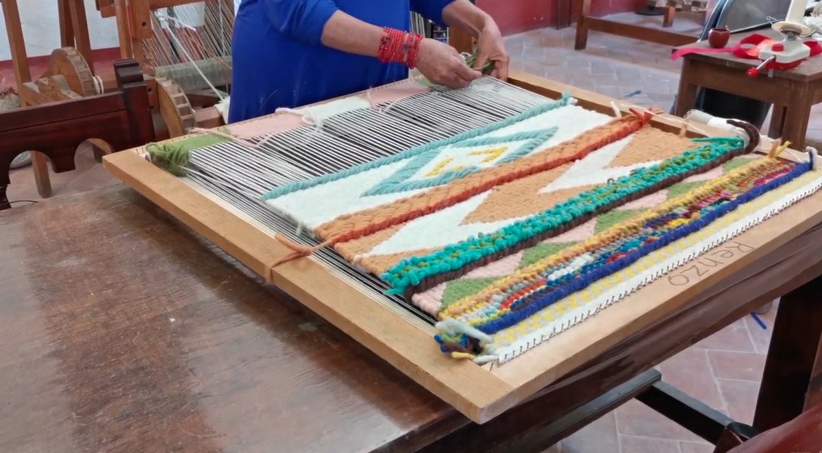 Los tapetes tejidos en lana de San Miguel de Allende, Guanajuato, son una muestra viva de nuestra cultura.
Te invitamos al taller de textiles del Centro Cultural El Nigromante para que hagas tus primeras puntadas 👉 https://t.co/XAmz0sFwv1 https://t.co/3KKF4fdHTh