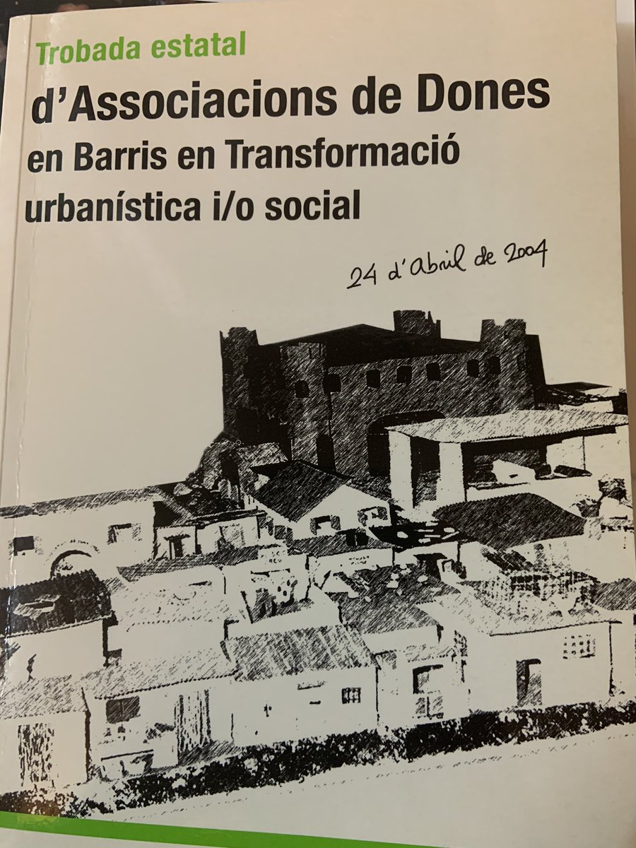 IMarcuello's tweet photo. Al 2004 va tenir lloc la 1a Trobada Estatal d’Associacions de Dones en Barris en Transformacions urbanística i social organitzat per #adrianes #iris #Alfacostura totes elles del #barrilamina i una de les convidades d’honor a l’inauguracio va estar la Montserrat Carulla. #SAB https://t.co/ywkBJJgaHq