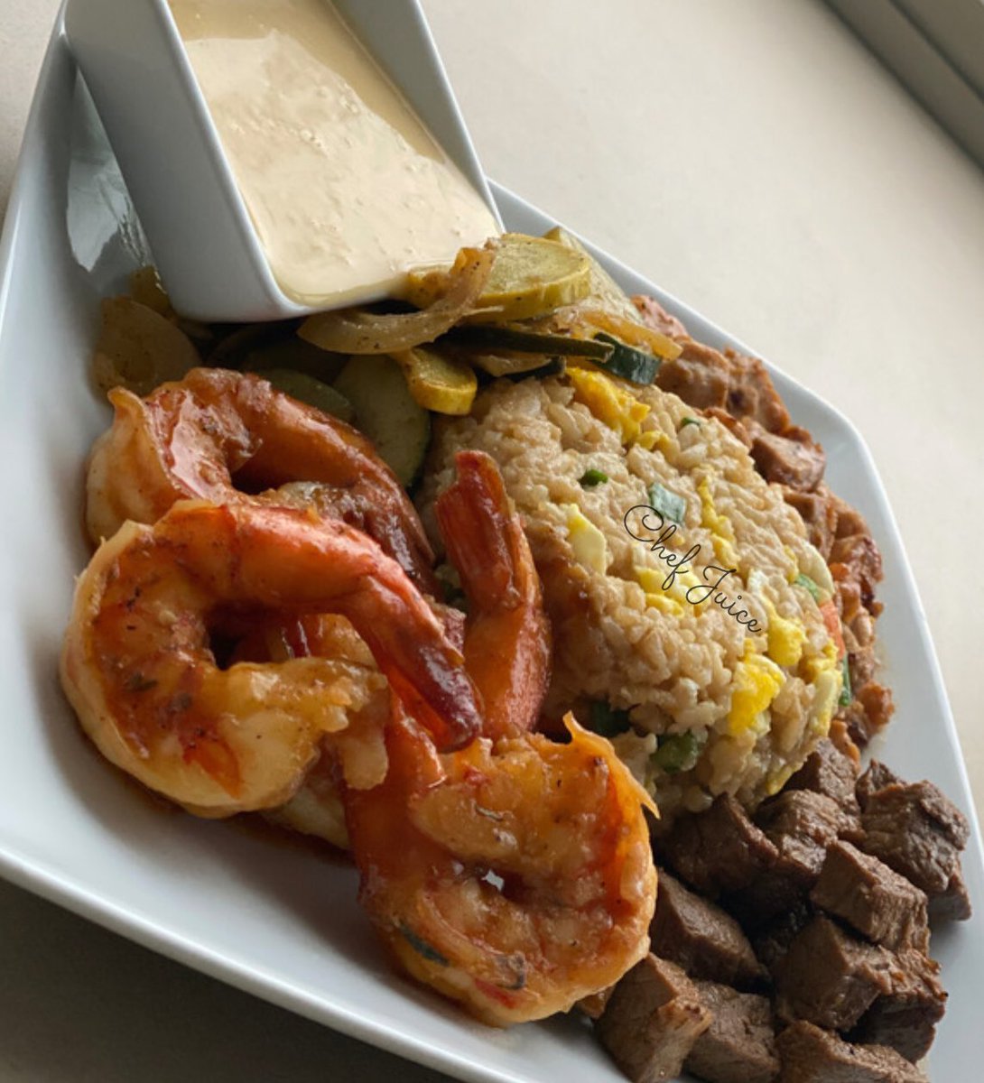 Jae_kidd93's tweet photo. Juice house Hibachi 🍛🍲
🍗Chicken, 🥩Steak, 🍤Shrimp
Follow my ig @chef_juice07 #Chefjuice #chicagochef #chichef #dmvchef #nychef #atlchef #calichef #personalchef #privatechef #cooking #romantic #chef #chicagofood #chicagocatering #fancyfood #yummy #tasty #celebritychef https://t.co/vUYv4K62uq