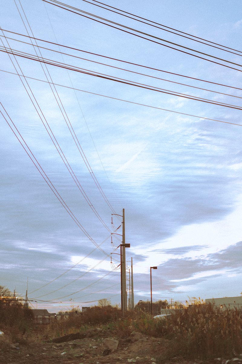 shaycunty's tweet photo. wire crossing ✨ https://t.co/EWDsjA0Wt1