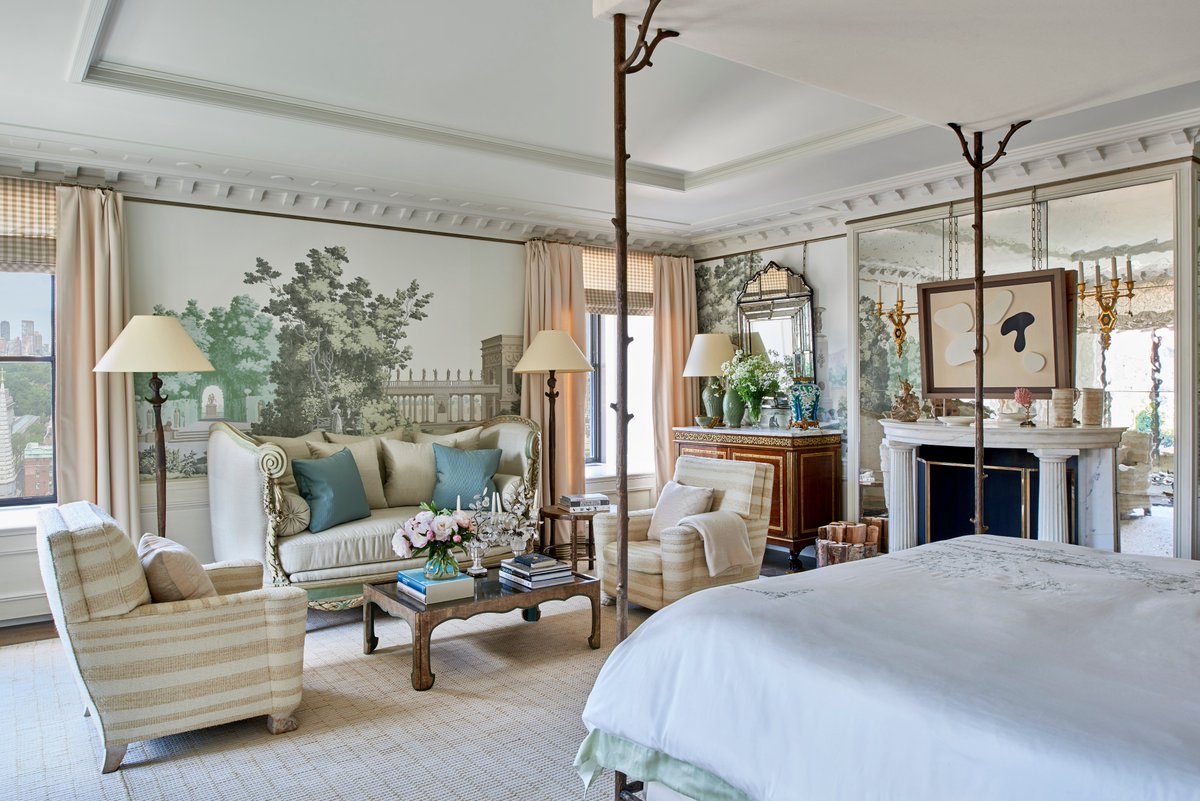 A garden scene by #Zuber wraps this Manhattan bedroom in its serene and joyful foliage...

#jeanarp #georgesvantongerloo