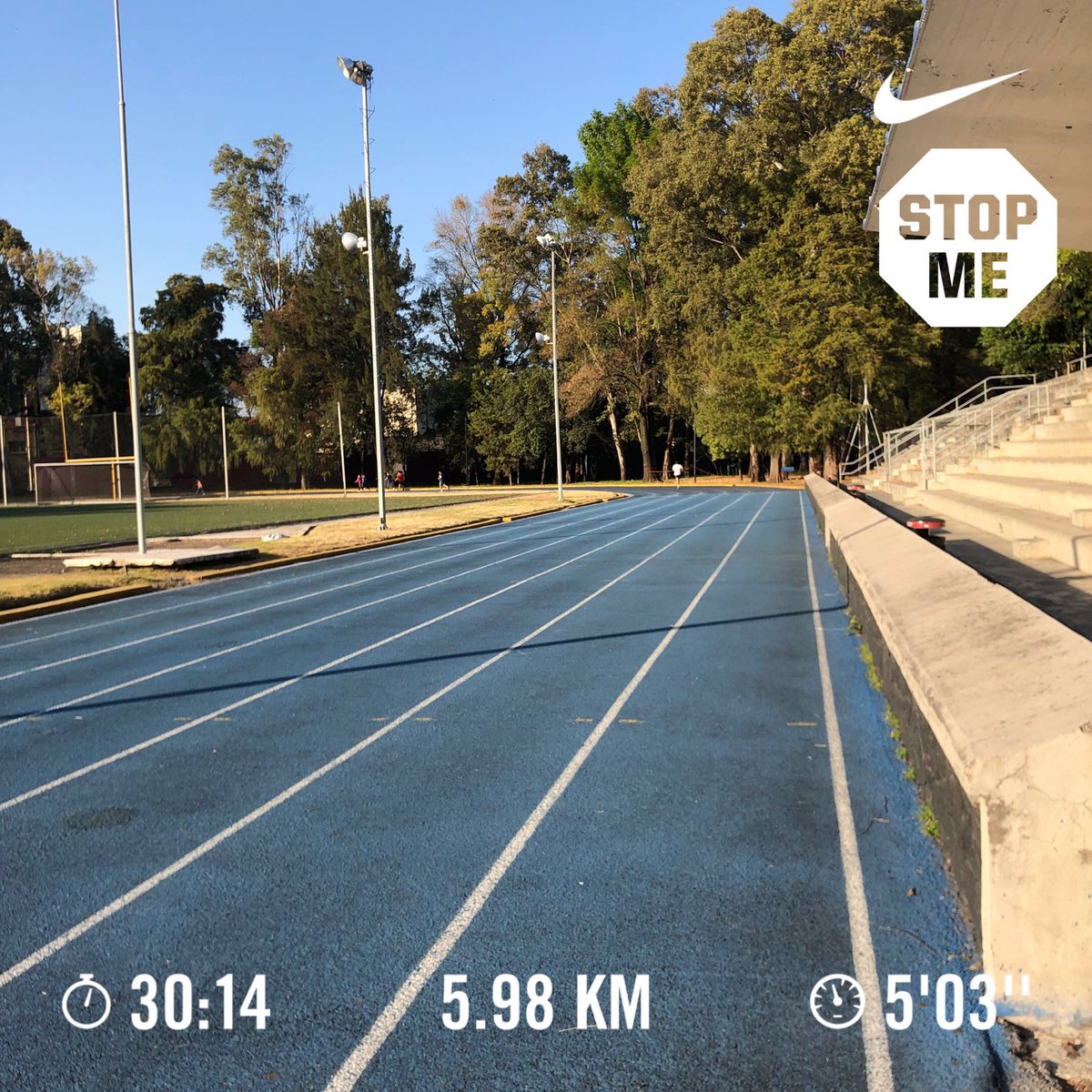 jorgediazes's tweet photo. Go man.!!!
#YoElegíCorrer
#SanaDistancia
#HealthyDistance https://t.co/4L3PFxbexm