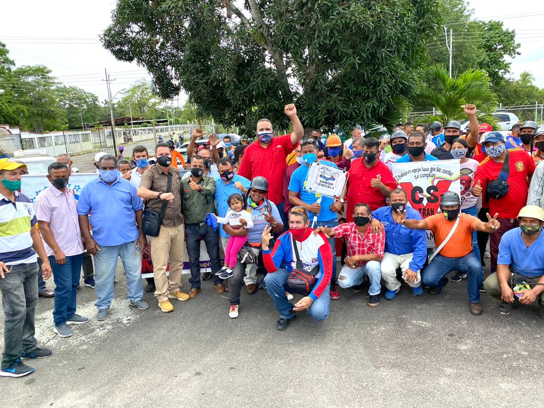 ELOYSULBARAN's tweet photo. En Delta Amacuro con el #PuebloValienteYDigno y mis herman@s transportistas, planeando soluciones para reivindicar los beneficios que merece nuestro gremio

Llegar a la AN permitirá dignificar al pueblo, impulsar de la mano del Pdte @nicolasmaduro la paz y dignidad de Venezuela https://t.co/oludr4hO5n