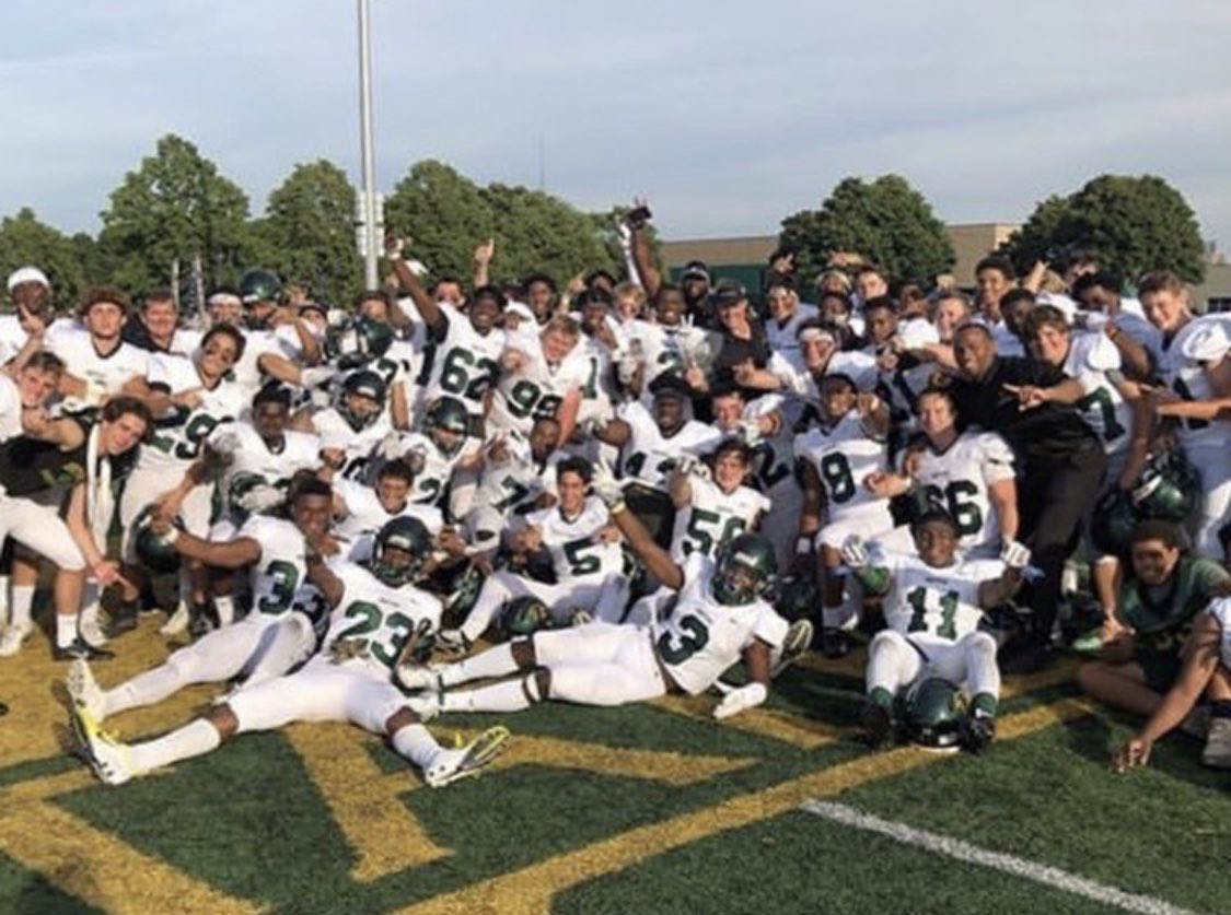 jacksontinsley3's tweet photo. Senior year highlights, thank you @FootballGroves💚 #onelove 

https://t.co/zIu95aJpRP https://t.co/y5izUQt4Sk