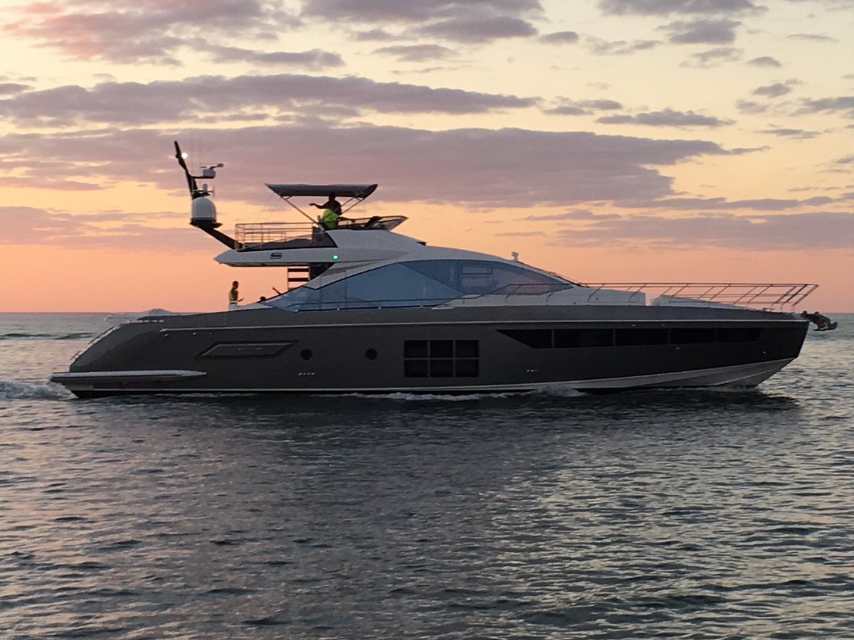 TrishaSanders33's tweet photo. When you go out to watch the sunset from your backyard...and see a beautiful example of capitalism glide by...#MERICA 🇺🇸😎🇺🇸 #GOALS #SoNotMyBoat #Patheads #PutThatInYourPipe @PatUnleashed @KeithMalinak @JeffyJFR https://t.co/StoM0vALmF