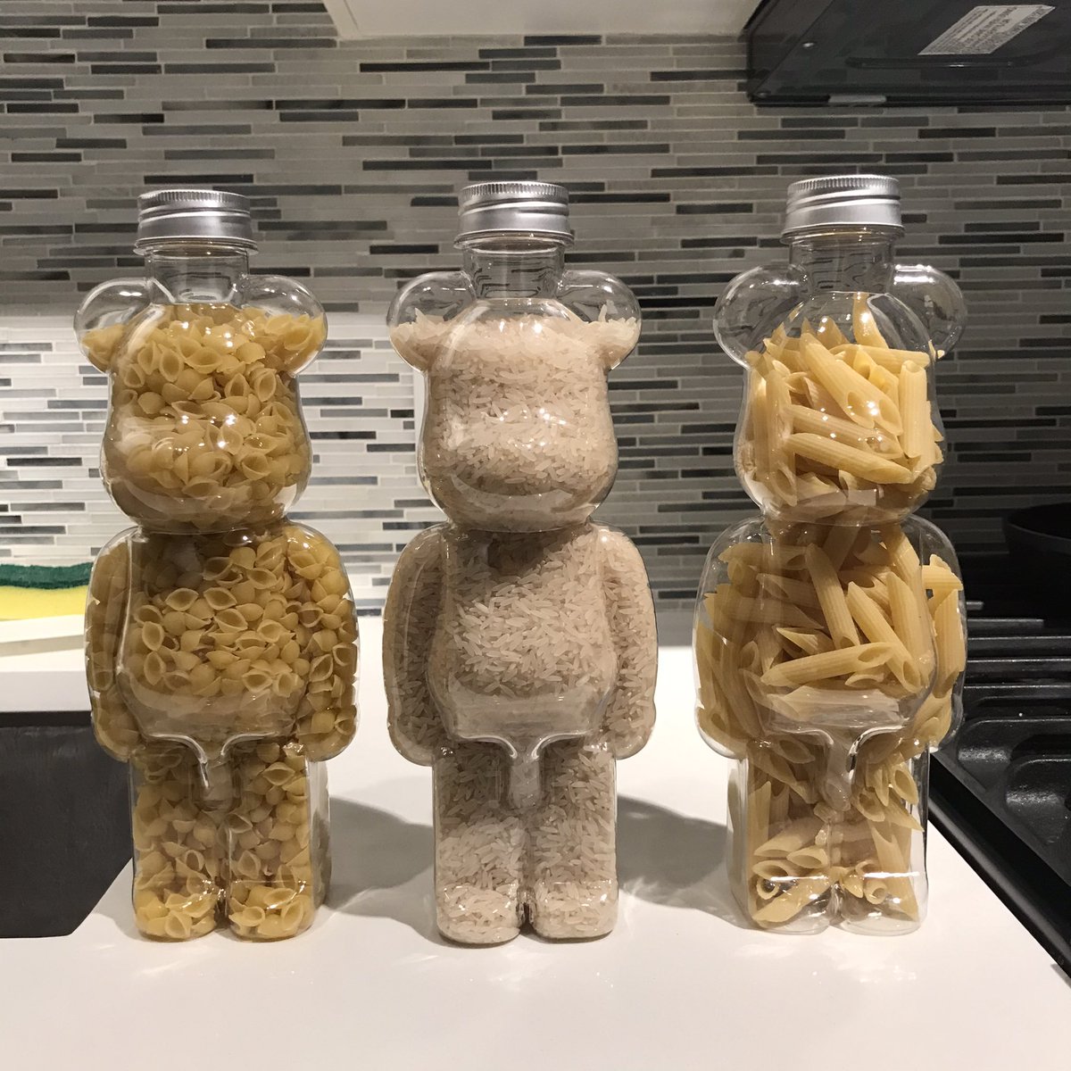 backwoodBae's tweet image. 🐻☺️ re-used my be@rbrick bottles for da kitchen