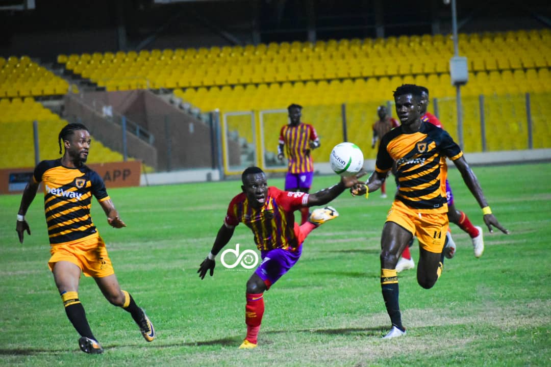 DavisClottey's tweet photo. Noorr Hearts of Oak dey come flex. Them forget sey #GPL Day1 was draw galore?🤷🏽♂️
Mtcheww, Masters mpo ni? 🙄😆
FT: @HeartsOfOakGH, 2 cases Recorded - @AshantiGoldSC_, 2 Recovered
@MikeOkuley , @AmDJCaleb & @iamKorley Goodnight
#gplwk1
#HeartsAshgold
#gplreturns https://t.co/rV7xO4ffWB