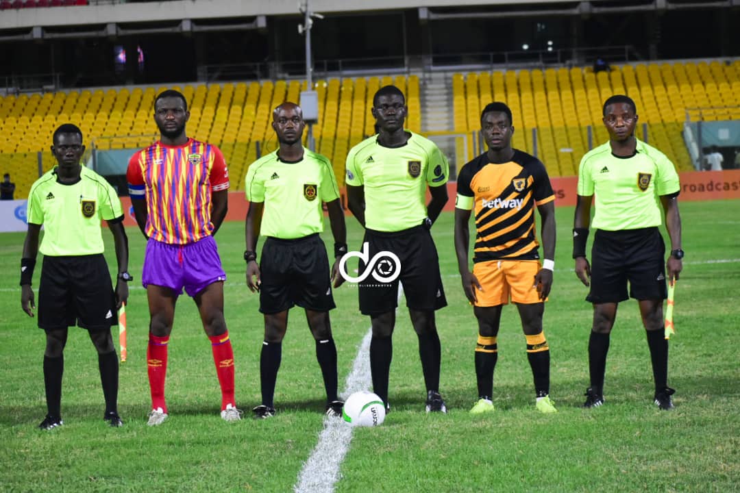 DavisClottey's tweet photo. Noorr Hearts of Oak dey come flex. Them forget sey #GPL Day1 was draw galore?🤷🏽♂️
Mtcheww, Masters mpo ni? 🙄😆
FT: @HeartsOfOakGH, 2 cases Recorded - @AshantiGoldSC_, 2 Recovered
@MikeOkuley , @AmDJCaleb & @iamKorley Goodnight
#gplwk1
#HeartsAshgold
#gplreturns https://t.co/rV7xO4ffWB