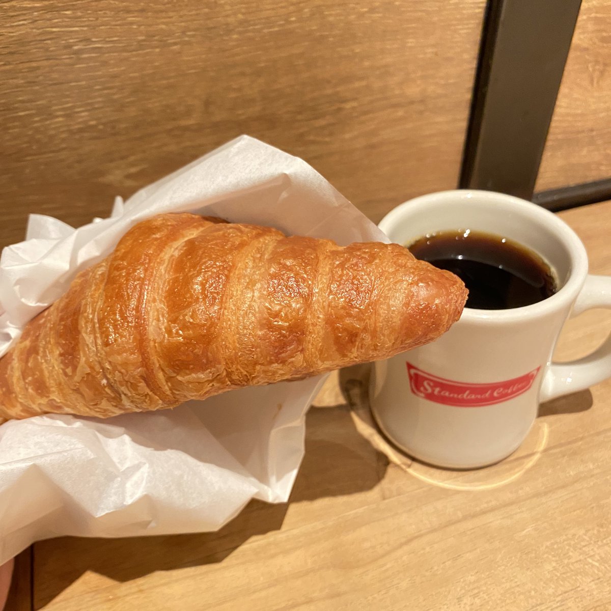 今日は時間があったのでカフェに入ってみました😊

朝時間があるのっていいですね🎵
サクふわなクロワッサンが大好きで良く買っちゃいます🥐✨

今日も1日がんばります❗️😆
#朝ごはん 
#モーニング 
#おは戦21125ns