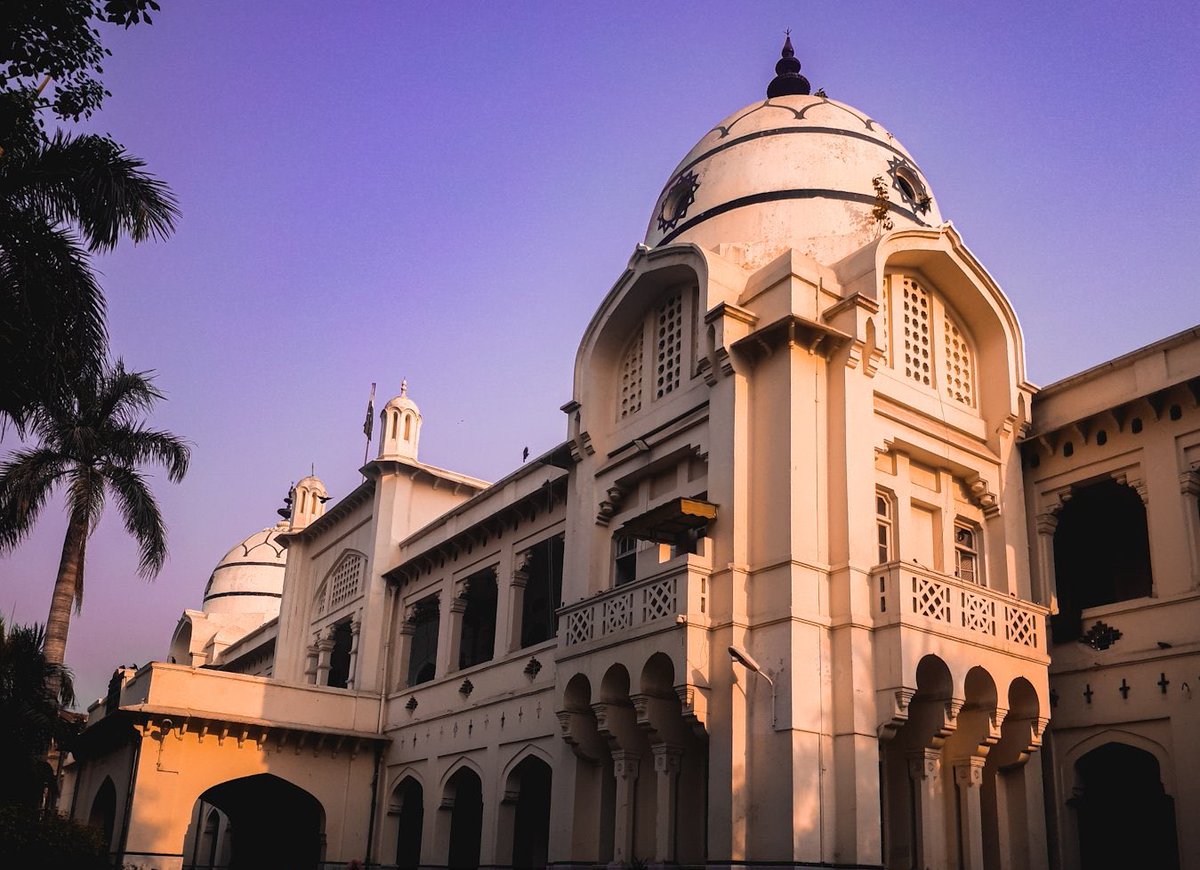 MubashraHanif5's tweet photo. Words ain’t enough to express how much I love this place and the people I met here...its really just so overwhelming place😭♥️♥️
Alhumdulillah for being part of this mighty place🌸
#23_11_2015__to__23_11_2020
#Batch_2020

~Its our turn to leave🥺 https://t.co/D1bxVH5qfQ
