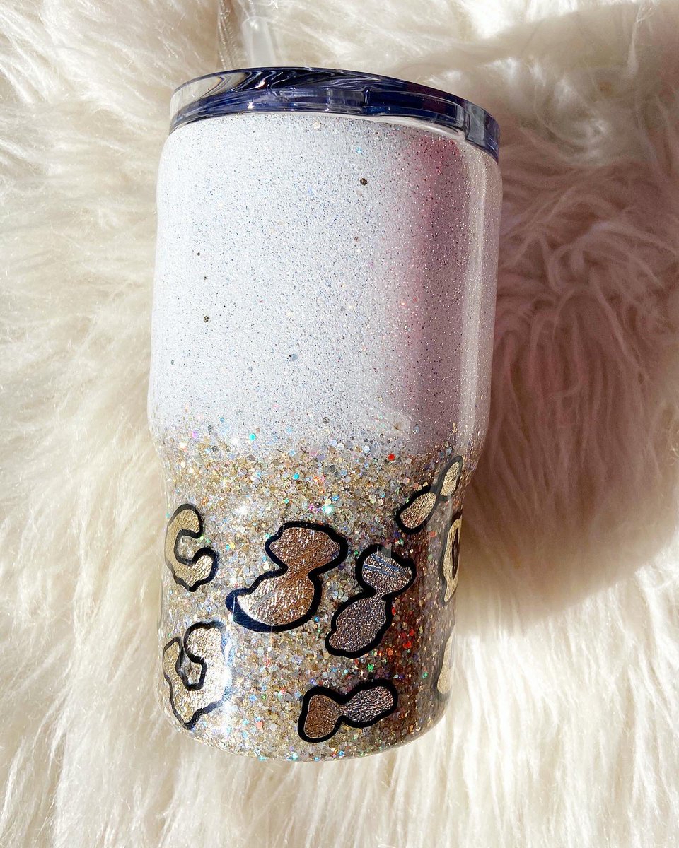 CheysCups's tweet photo. sassy since birth👑

#cheyscups #tumblercups #customepoxytumblers #epoxytumblers #customcups #sassysincebirth #cheetahprint #littlegirlcups https://t.co/KyLORnUTSn