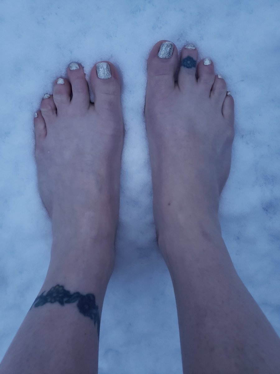 frittsy73's tweet photo. I need sunny warm weather!! 😫👣🥶🤬 https://t.co/UIgq3utYaK