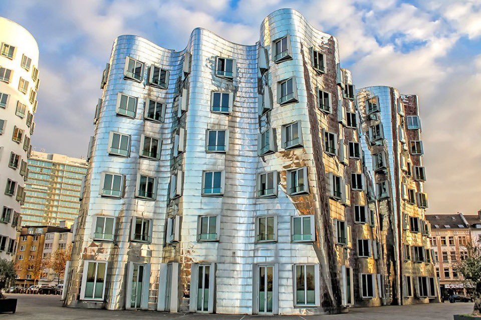 MindsetForHapp1's tweet photo. MindForArt
“Architecture should speak of its time and place, but yearn for timelessness”.
Frank Gehry 💡🧠✏️

Canadian-born American #architect, a number of his buildings have become world-renowned attractions 🇺🇸✏️🇨🇦

#architecture #art #artist #design #designer #quoteoftheday 👇🏽 https://t.co/xSPAaVm9qn