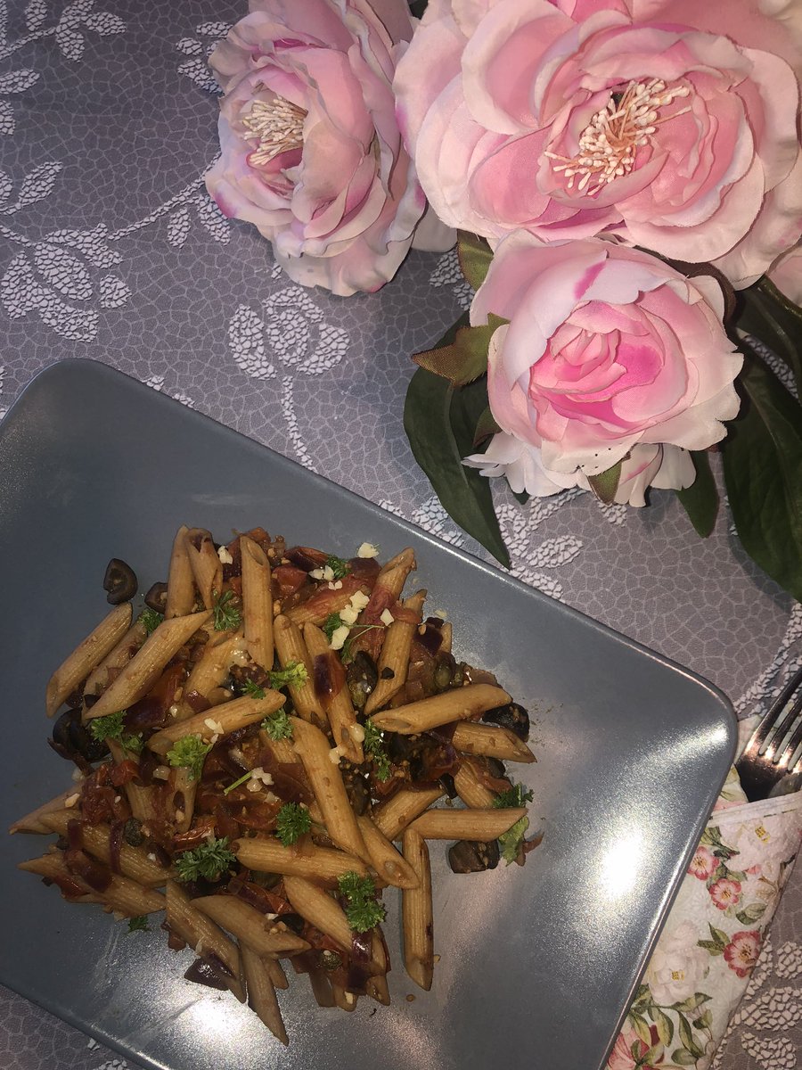 AMcpeake's tweet photo. This weeks recipe of choice, VEGAN PASTA PUTTANESCA from Vegan for Good by Rita Serano. #cmfi #foodie @DrAmyBurns https://t.co/jeOBOCuN4t