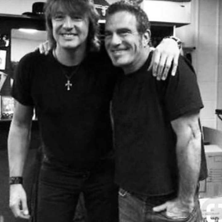 MilenaBolzani's tweet photo. @SamboraItalia My two favourite men in the band! ❤❤ I love this pic so much! Their smiles are so beautiful. I love this guys ❤🎸❤🥁
#Richiesambora
#Ticotorres
#bestguitarist
#bestdrummer
#Samboraaddicted
#torresaddicted
#bonjovy
#samboraitalia https://t.co/zAw5O9SKJw
