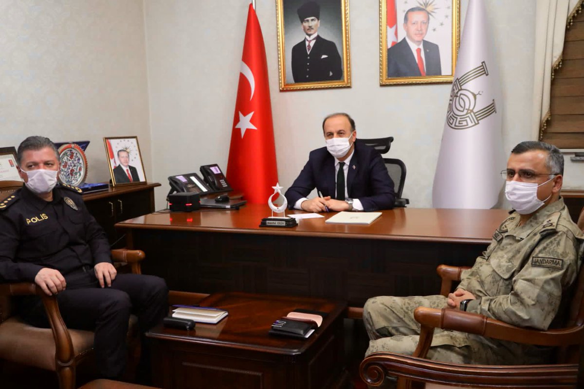 Abdullah_Erin47's tweet photo. İçişleri Bakanımız Sayın Süleyman Soylu’nun başkanlığında ve tüm il Valilerimizin katılımıyla gerçekleştirdiğimiz video konferans toplantısında; #Covid_19 salgınına karşı alınan tedbirleri, yapılan denetimleri ve iç güvenliğe yönelik faaliyetleri değerlendiriyoruz. https://t.co/ybz3AM4l2X