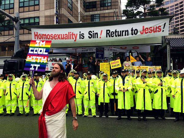 draco_zhu's tweet photo. In Korea, when it comes to homosexuality, people tend to think of gay men. Many LGBT rights are just for gay men, but there are still many misunderstandings about lesbians. South Korea is deeply influenced by Confucianism, which has a profound influence on gender polarization. https://t.co/8tR6DpGXNW