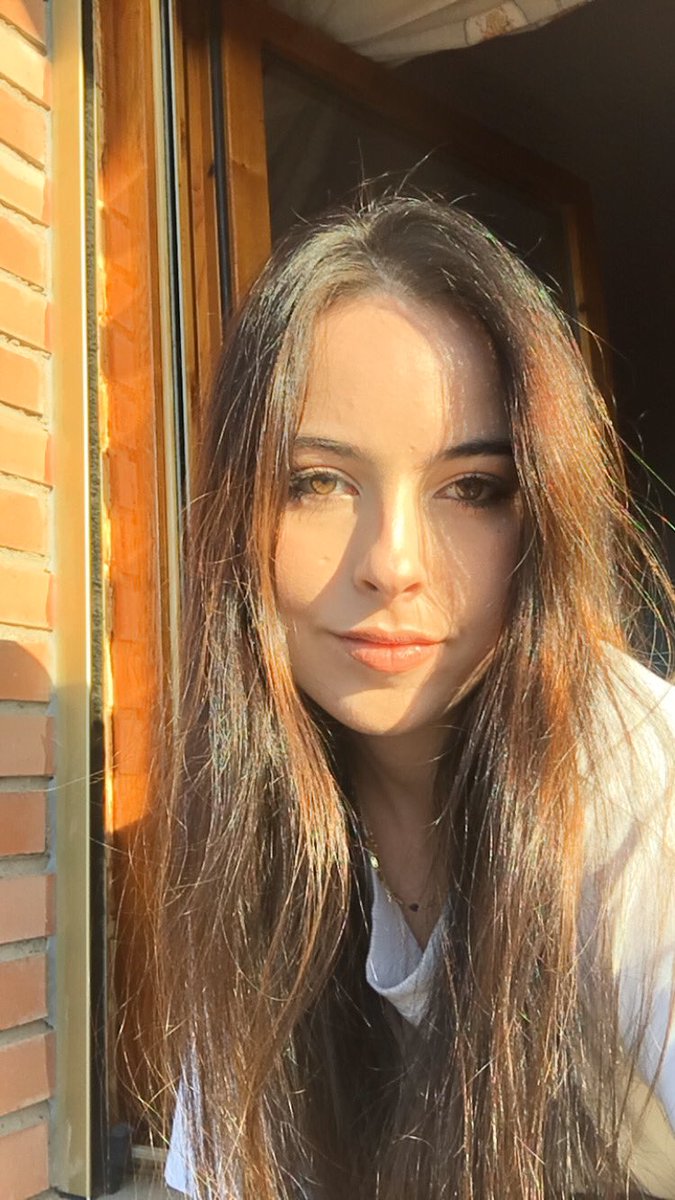 LausHB_'s tweet photo. A mi awela le gusta más la tercera, a mí la primera https://t.co/3wqTyPn2f0