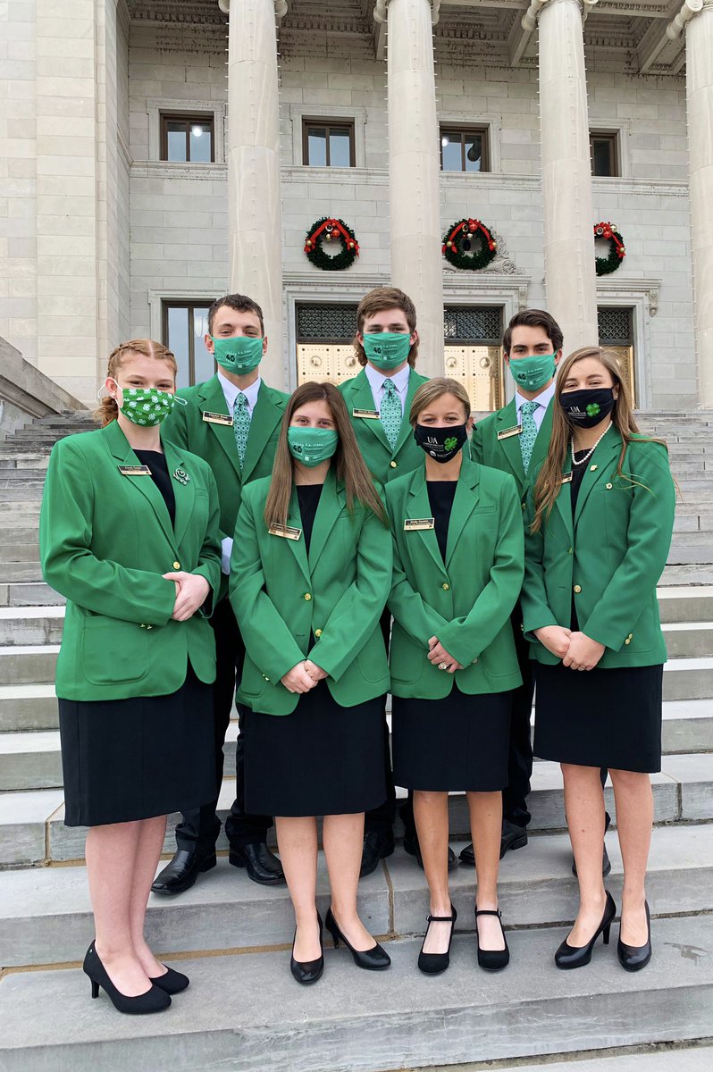Arkansas4H's tweet photo. This year, the girls brought Kenny & Dolly (named after Kenny Rogers & Dolly Parton, how fun!!) to the Capitol steps where they were joined by @govasahutchinson, @Wesley__Ward, & @ThePoultryFed & of course some of their biggest supporters, the #AR4HStateOfficers ๐๐ฆ #AR4H https://t.co/wtwViUvi3i