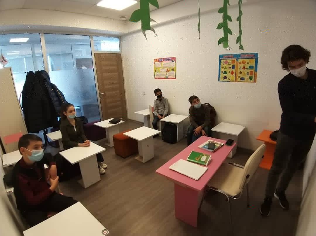 genc_ilk's tweet photo. "Təhsilə dəstək" layihəsinin ilk dərs günü.
#Gəncİlk #gencilk #təhsi̇l #hazirliq #hazirliqkurslari #tələbələr #abituriyent #abituriyenthazırlığı https://t.co/y2ESO88CbE