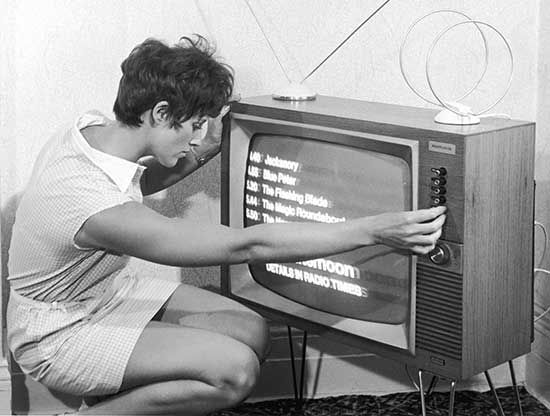 peakaerials's tweet photo. The days of fiddling with your tv aerial to get a good picture are long gone

#tvaerails

#digitaltvaerials
#Tvaerialfitters
#tvaerialinstallations

#tvaerialssheffield
https://t.co/HULdLsTPsY https://t.co/EsMH7U5Kqr
