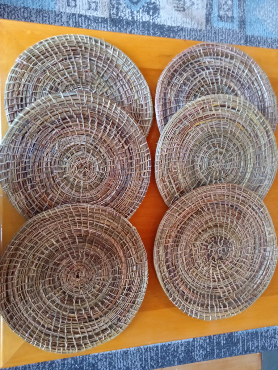 FabianMota135's tweet photo. Cestería en manila, individuales y canastas de 30 cms, envíos por pagar a todo chile, consultas al +56996161206. #PuertoVaras #PuertoMontt #eth2 #ada #cardano #hechoamano #ayudapyme #COVID19 #QuedateEnCasa https://t.co/pQOU6xg1AJ