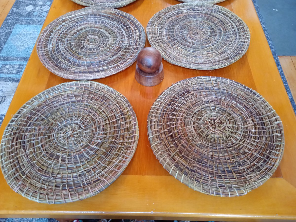 FabianMota135's tweet photo. Cestería en manila, individuales y canastas de 30 cms, envíos por pagar a todo chile, consultas al +56996161206. #PuertoVaras #PuertoMontt #eth2 #ada #cardano #hechoamano #ayudapyme #COVID19 #QuedateEnCasa https://t.co/pQOU6xg1AJ