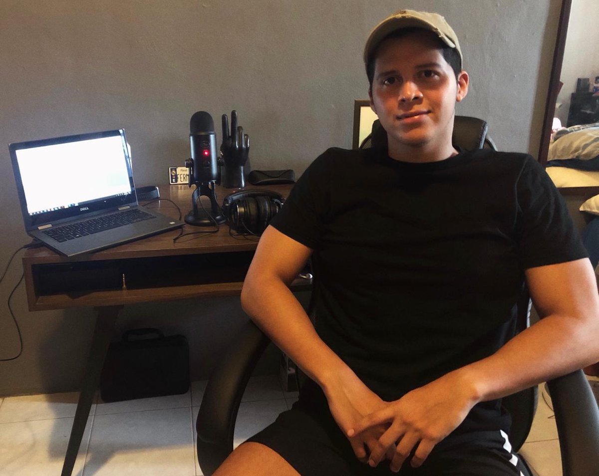 eiceuac's tweet photo. Muchas felicitaciones a nuestro querido egresado de la licenciatura en #Comunicación, @Ferperaltar_, quien sigue cosechando éxitos, ahora cumpliendo el sueño de tener su propia marca de gorras 4:13. Puedes encontrarla en IG, @cuatrotrecemx_. ¡Mucho éxito, Fer!
#OrgulloComu https://t.co/155CojGjSy