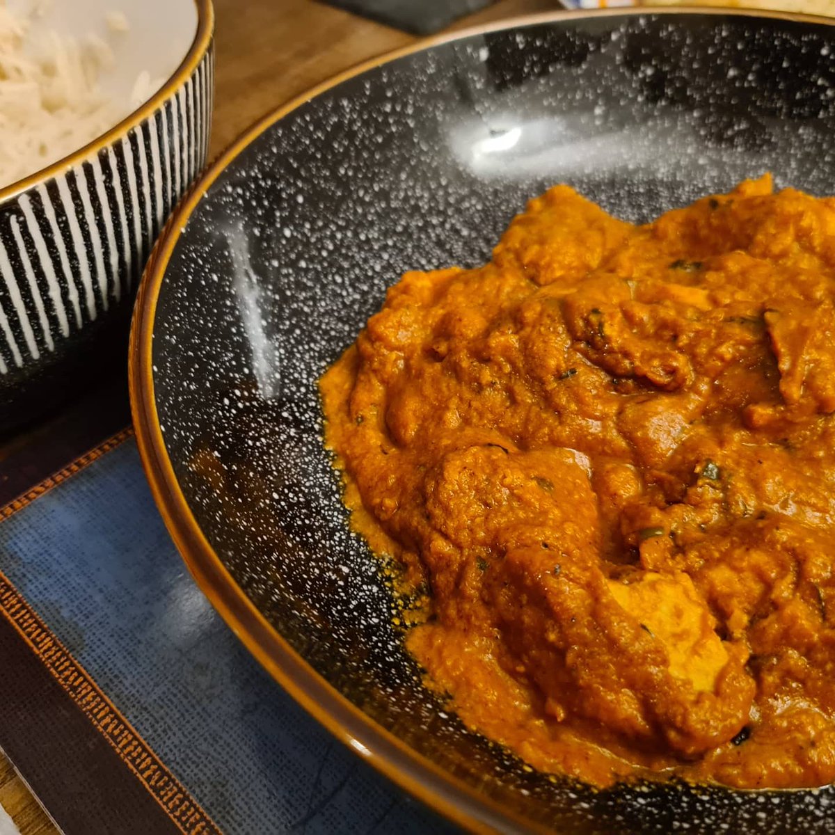 Glensandeman's tweet image. Classic butter &quot;This Isn&apos;t&quot; chicken

Spice Tailor classic butter chicken with This Isn&apos;t Chicken 

Proper tasty, super quick from packet to plate to belly. 

Nom 

#SpiceTailor #ThisIsntChicken #Vegetarian
