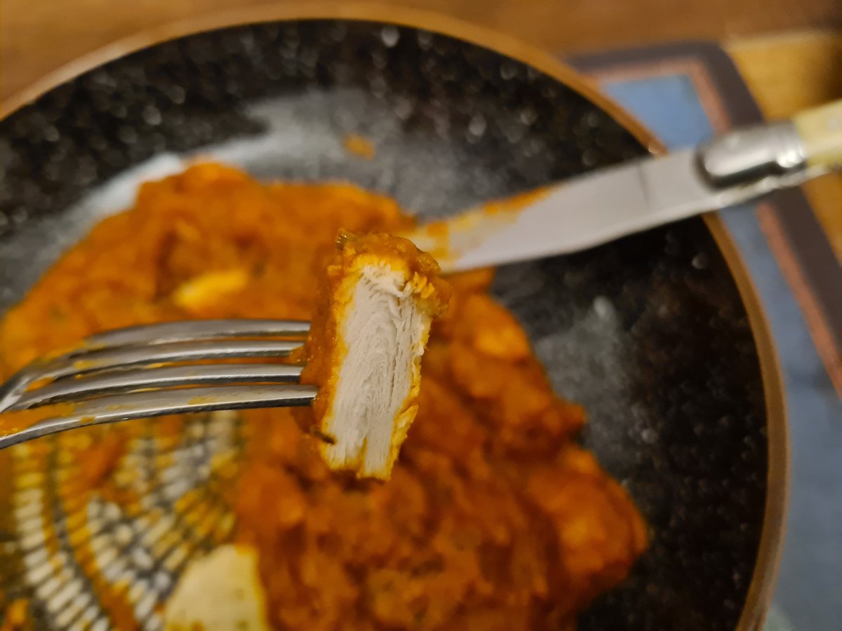 Glensandeman's tweet image. Classic butter &quot;This Isn&apos;t&quot; chicken

Spice Tailor classic butter chicken with This Isn&apos;t Chicken 

Proper tasty, super quick from packet to plate to belly. 

Nom 

#SpiceTailor #ThisIsntChicken #Vegetarian