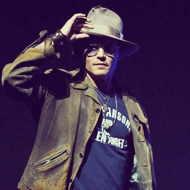 JDeppChile's tweet image. Buen Martes!
Como no amar al señor de los sombreros! 😍✨🤠
.
#JohnnyDepp #JusticeForJohnnyDepp #JohnnyDeppIsInnocent #justiciaparajohnnydepp #johnnydeppismygrindelwald #AmberHeardIsAnAbuser #fireamberheard #BoycottWarnerBros