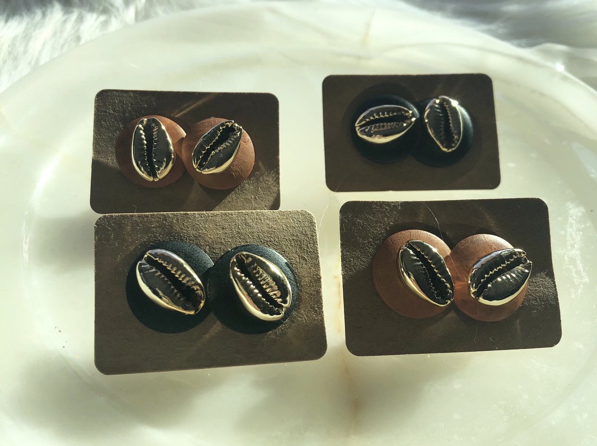 prettyshenans's tweet photo. Excited to share this item from my #etsy shop: Gold Cowry Shell Stud Earrings https://t.co/YlK3CPL0mx https://t.co/9SDxubzIbl