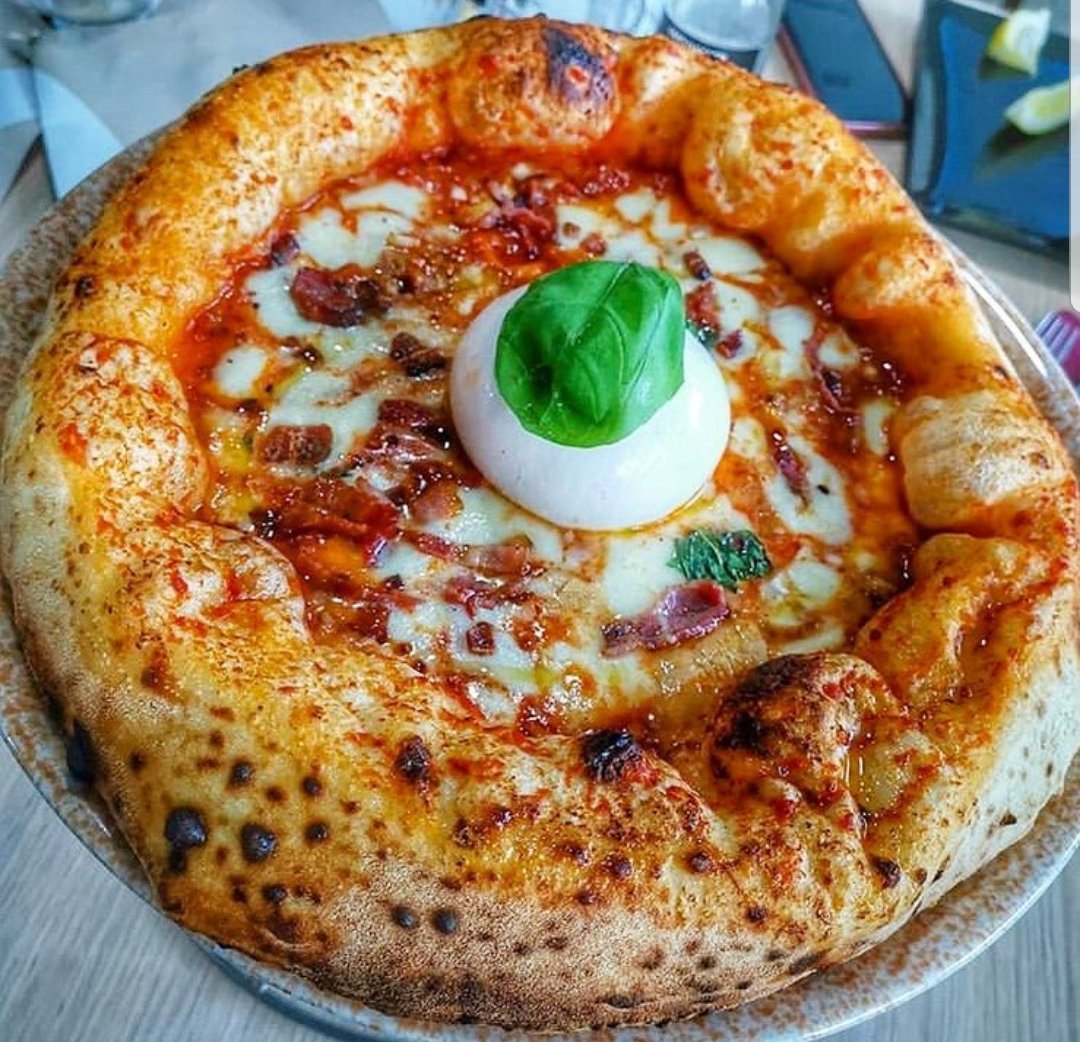 urHealthyGuide's tweet photo. Have a good dinner!✨

No one says you can't eat a delicious #pizza on tuesday!😋😍❤
Just #enjoy your dinner with friends or family... Rember a #good life is just a question of #balance 🍕🍕🌶🥓🍙🥑

#tuesdaymotivations #dinner #healthy #rt #Italy #inspire #Novembre #Food https://t.co/80pAcBv650