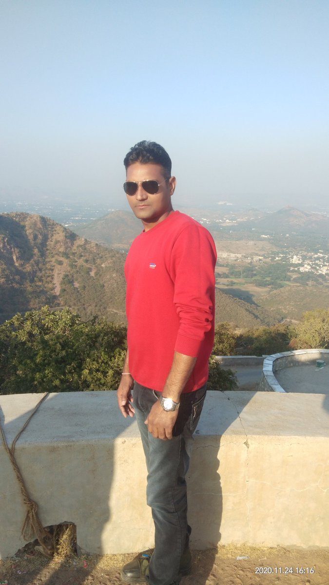 RaviPathak_99's tweet photo. Udaipur m Rope be ka Luft uthate huye 🥰🥰🥰 https://t.co/pKiL5W9mXc