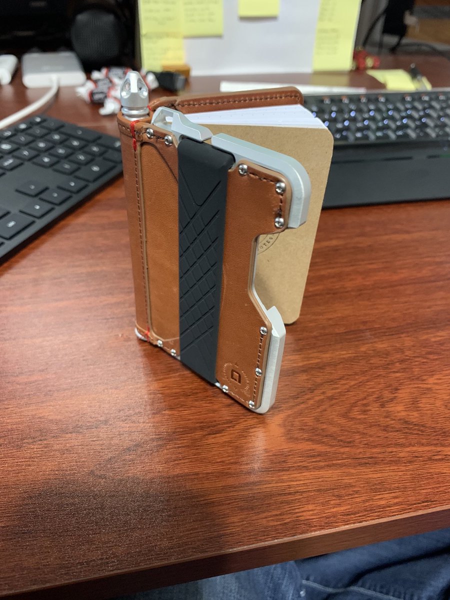 MccaslinAndy's tweet photo. My wife got me the coolest wallet thing. I’m a note keeper of all things 24/7 #dangowallet https://t.co/byXpfPbPkc